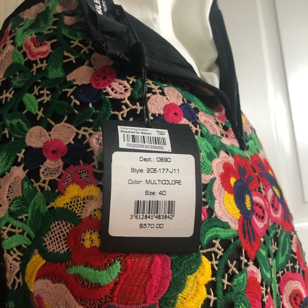 Thi skirt never used , still new , beautiful design , and has happy color,gorgeo